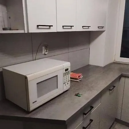 Na Ulicy Sieleckiej 2b *